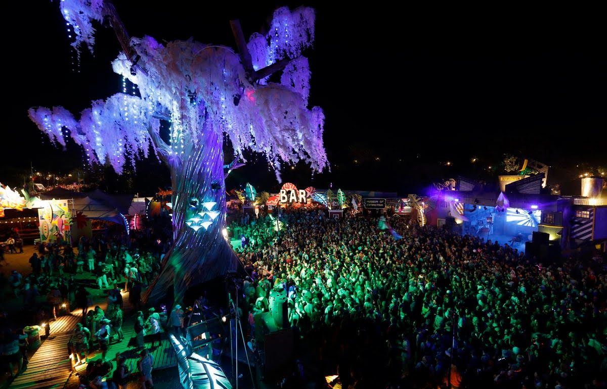 GP-Tree-2 Photograph of the Green Peace Tree at Glastonbury Festival. Taken by Alex Stoneman